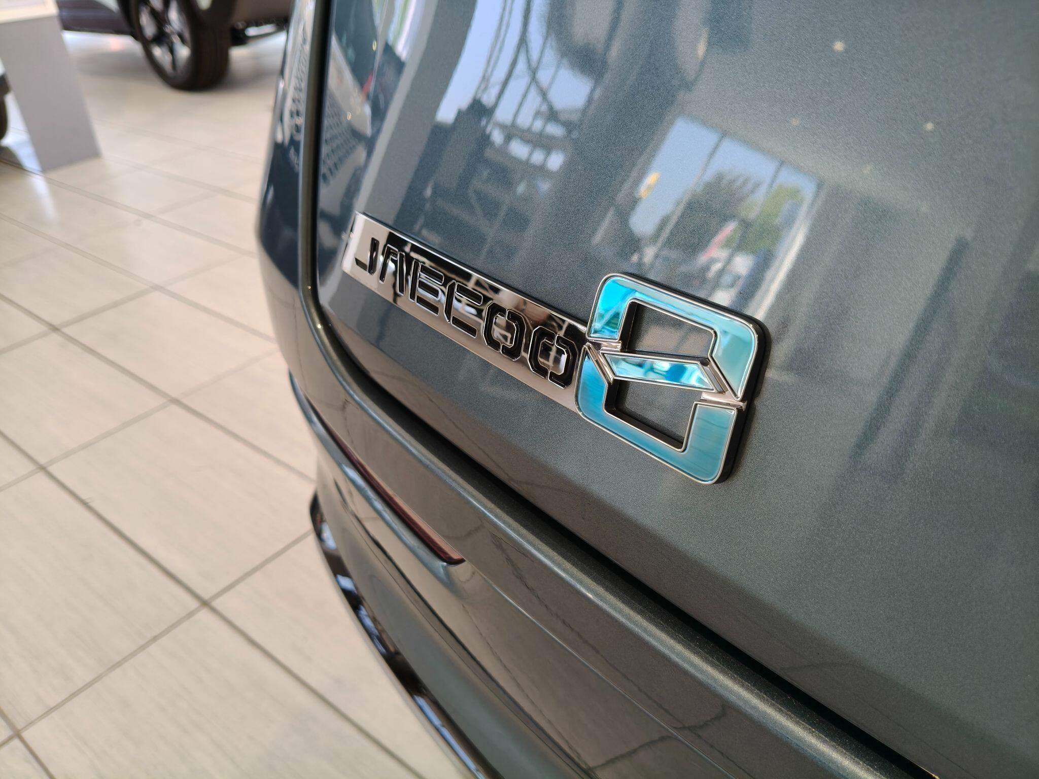 Large vehicle image